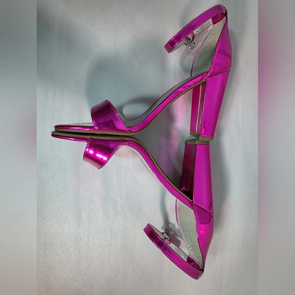 G by GUESS Shantel Metallic Pink Ankle Strap Block Heel Sandals - Size 6.5M